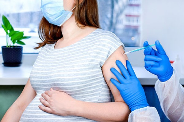 Phụ nữ mang thai, đang cho con bú có nên tiêm vaccine COVID-19?